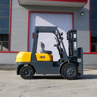 3.0 Ton Four Wheel Diesel Forklift Truck with Min. Turning Radius of 2470mm