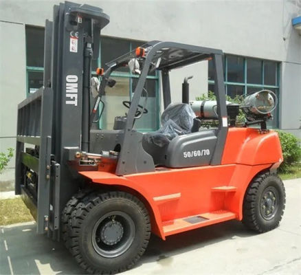 Competitive Omft 5ton LPG/Gas Forklift with Efficiency Fork 1070mm Front Overhang 590mm