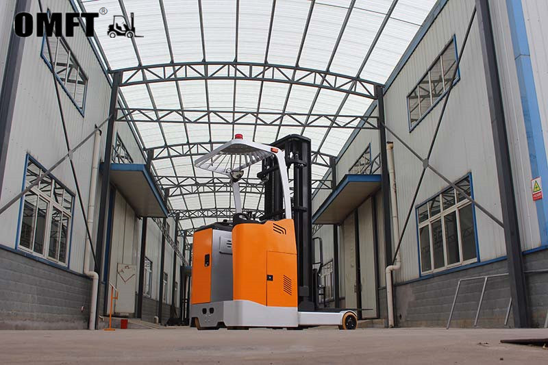 Travel Speed of 10km/H 2500kg 5500mm Electric Reach Truck with Triplex Full Free Mast